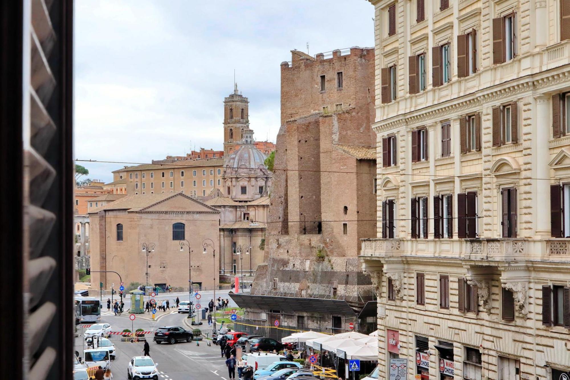 Ych-Lussuoso Appartamento Al Colosseo Рим Экстерьер фото